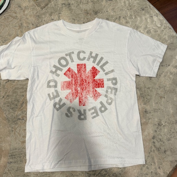 NWOT Red Hot Chili Peppers T-Shirt - Picture 4 of 5